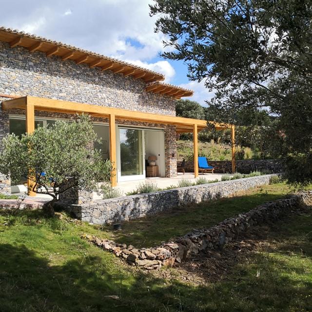Mertziki Village Villa in Samos | Zensitivity Mertziki Village Villa -vakantie Griekenland-goedkope vakantie Griekenland-vakantie boeken-vakantie Samos-last minute vakantie Griekenland-zensitivity- Villa boeken