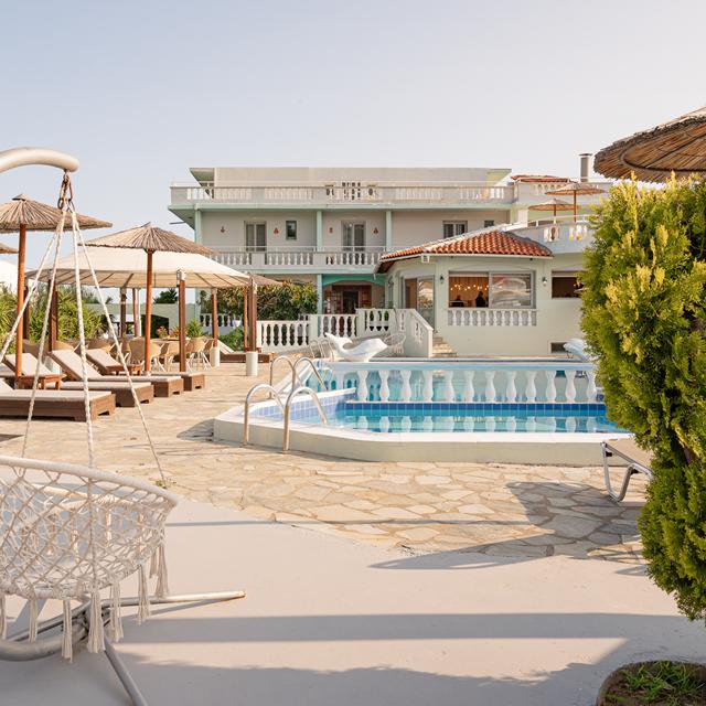 Hotel Kokkari Beach – Griekenland | Zensitivity -vakantie Griekenland-vakantie Kokkari-Last minute vakantie Griekenland-zensitivity vakantie