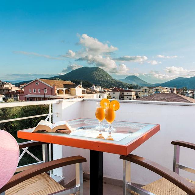 Studio&apos;s Dionysos