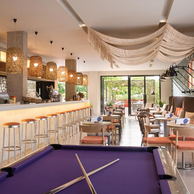 AQUA Hotel Bertran Park - logies & ontbijt LO