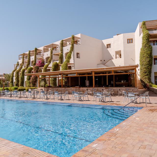 Hotel Fort Arabesque West Bay - adults only https://www.sunweb.nl/vakantie/reizen?tt=1271_1602280_349498_zonvakantiesunweb&r=https%3A%2F%2Fwww.sunweb.nl%2Fvakantie%2Fegypte%2Frode-zee%2Fmakadi-bay